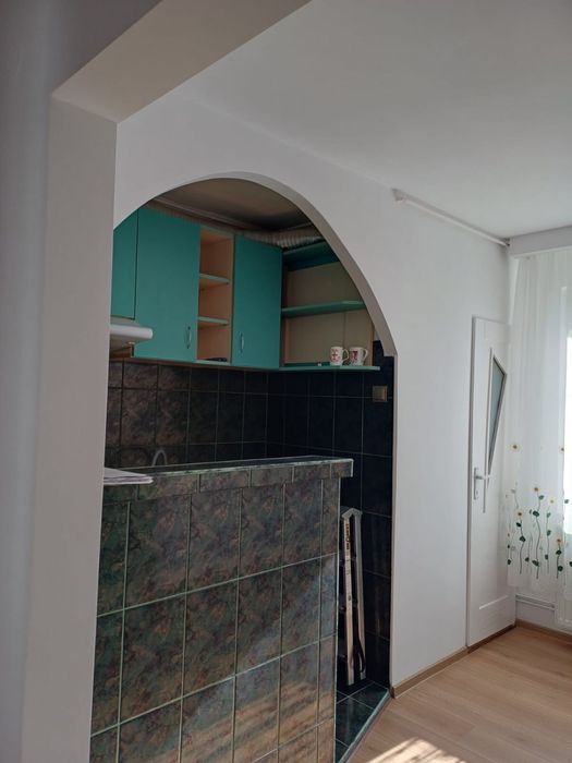 Apartament 2 camere, renovat recent, parter, 300 eur, Reghin