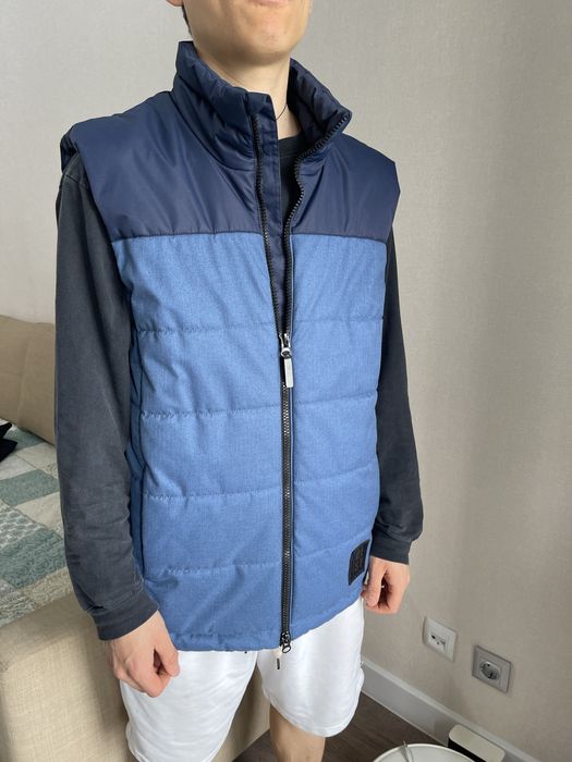 Безрукавка новая