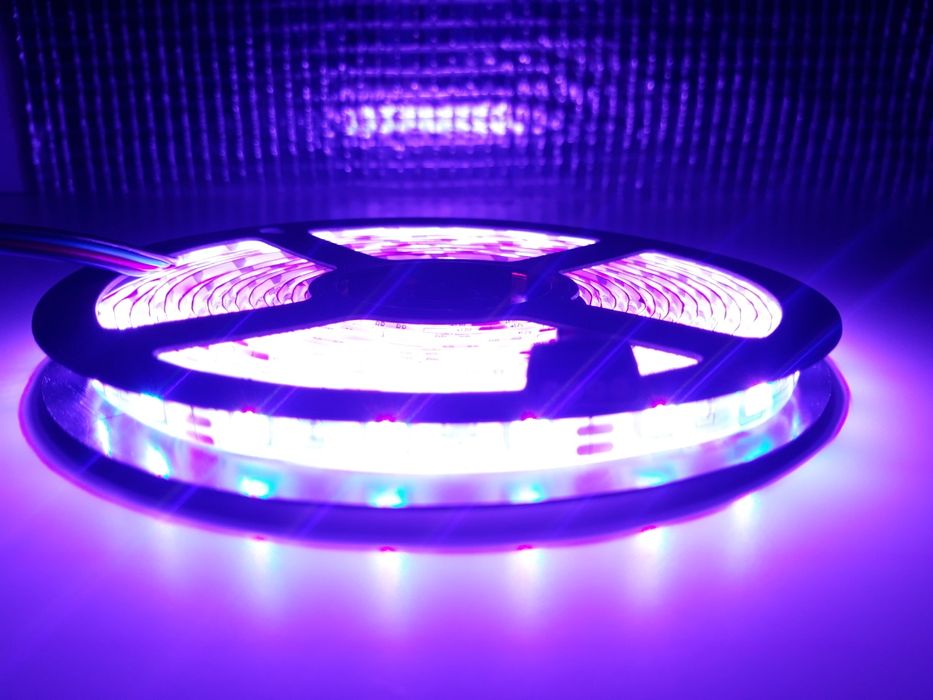 SET Banda RGB5050-300 LED + Sursa +Controller 44taste 5 METRI