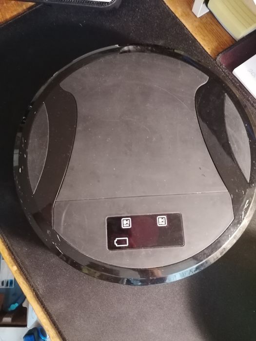 Робот прахосмукачка Melody C – с аксесоари, работи, ниска цена!