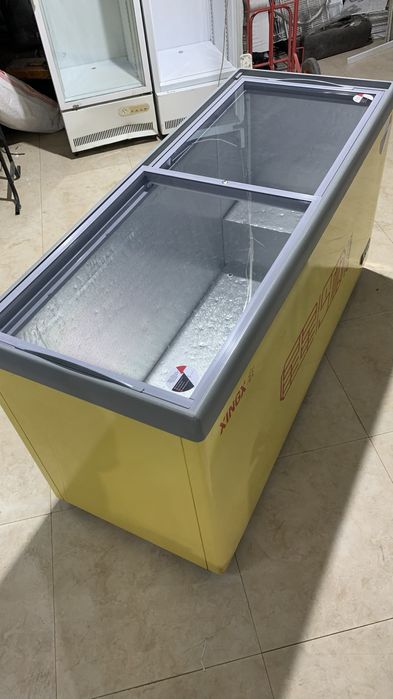 Витринный холодильник  / Холодильник