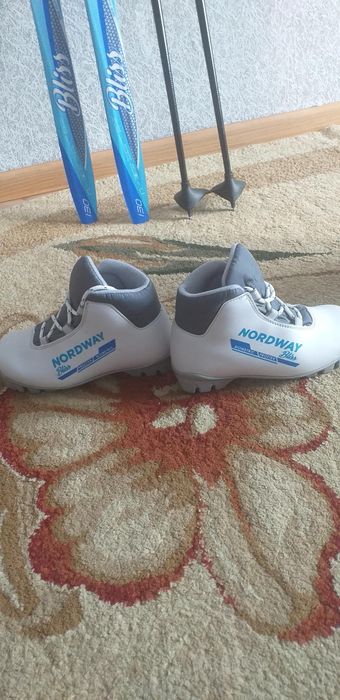 Продам детские лыжи