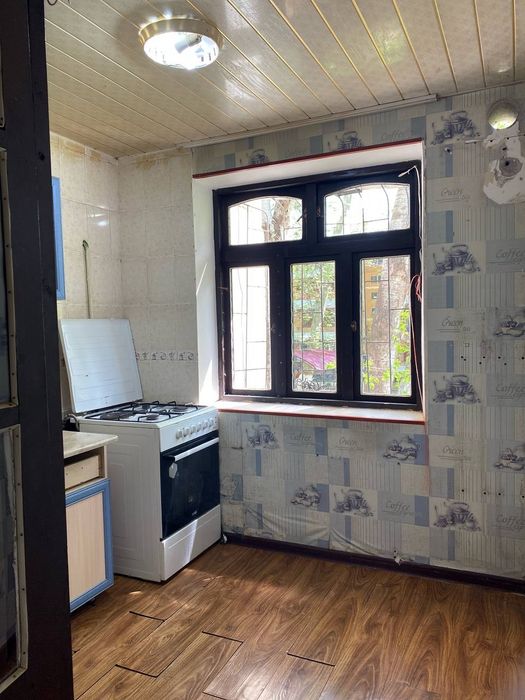 Срочно! 1-комнатная квартира, Чирчик 8 мкр, 1 этаж, 32м², отличная лок