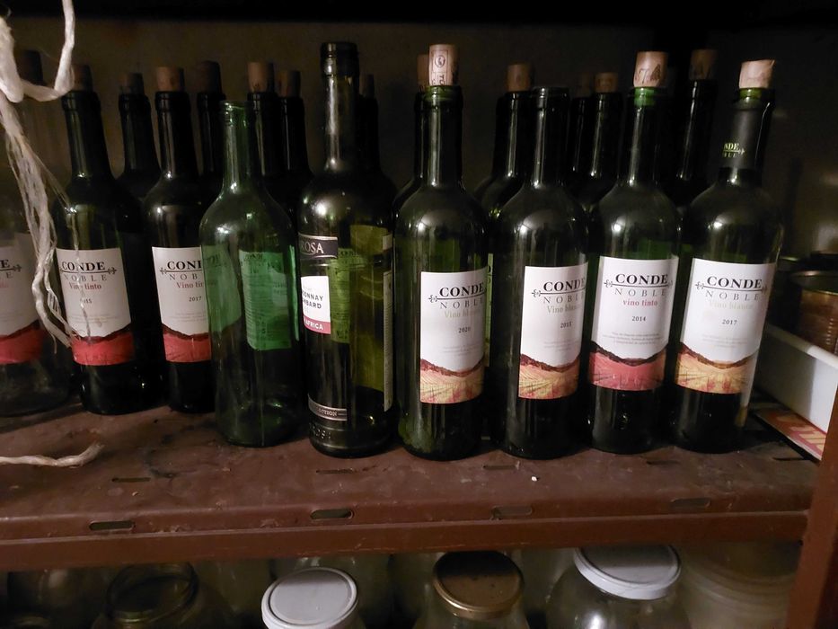 Стъклени буркани и бутилки