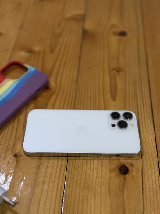 iPhone 13 Pro Max Alb, stare impecabila | Adaptor original + husa cadou!