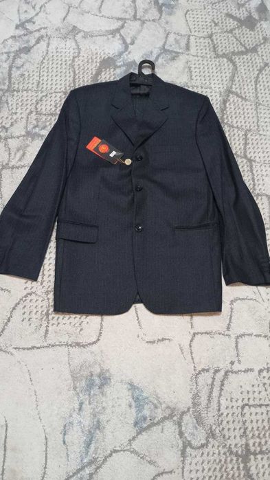 Костюм мужской,классический 50 размера