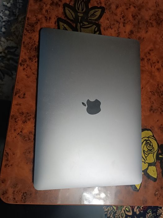 MacBook air 13 inch m1 8/256