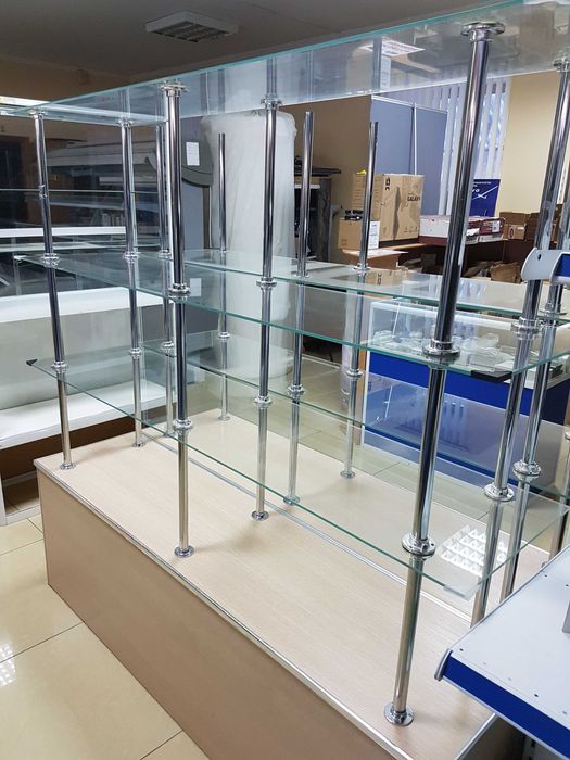 Тумба со стеклянными полками