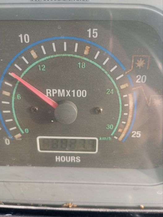 NEWHOLLAND 135 Sotiladi