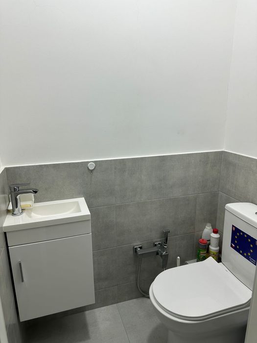 Девушку на подселение