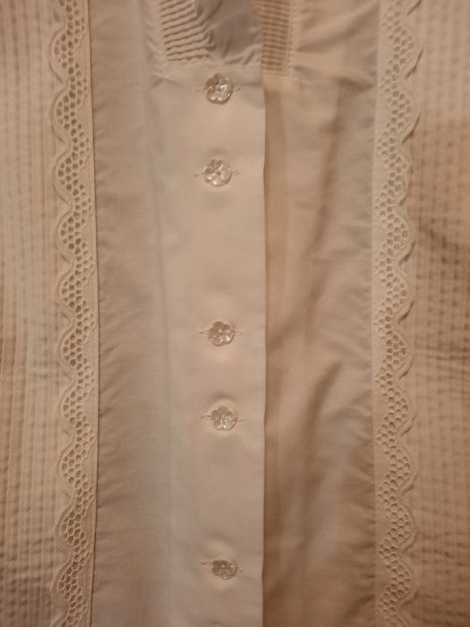 Deosebita bluza tiroleza cu broderie mărimea 48-50