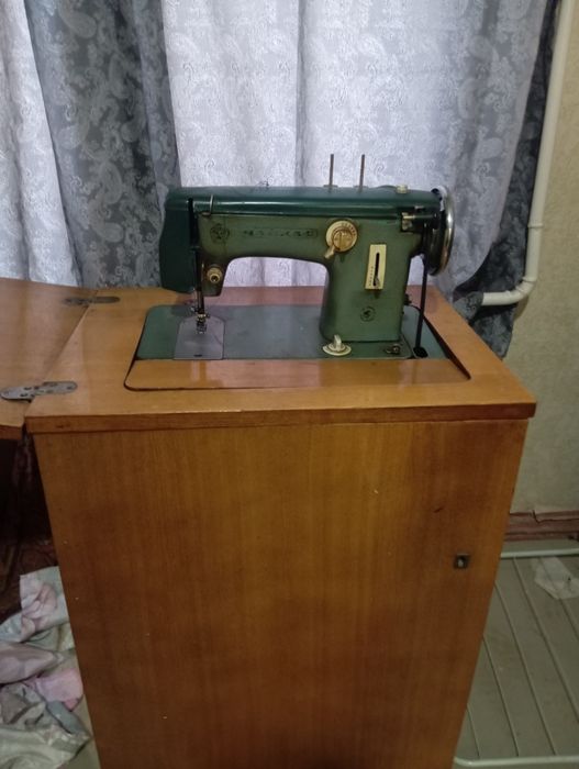 Продаётся швейная машина Чайка 2