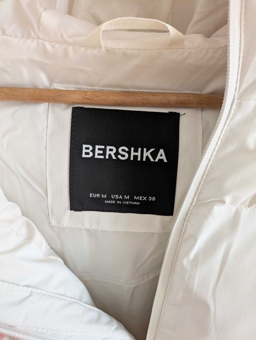 Ново яке Bershka , M - с етикет