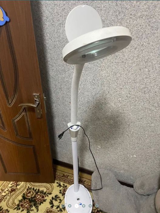 Лампа с лупой для работы с ресницами и т.д