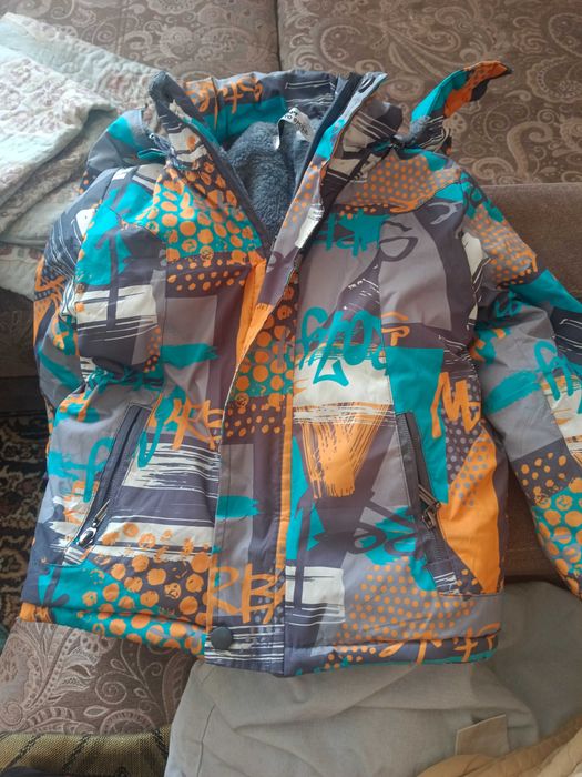 Продам детские куртки
