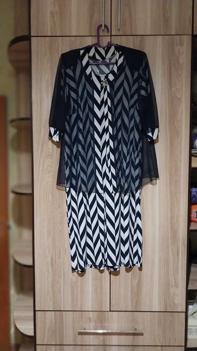 Продам платья женские б/у