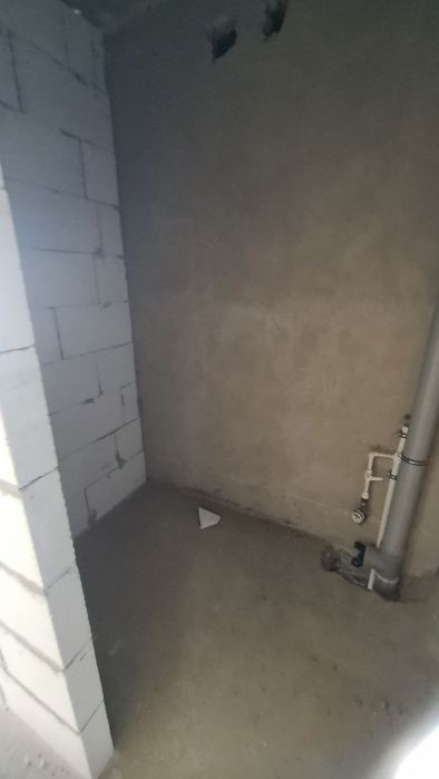 Продаётся 2х комнатная квартира на 5этаже. Кирпичный новый дом 52м².
О