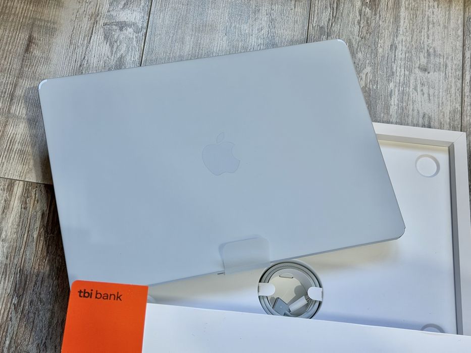 Нов Apple MacBook Air 2025 15" M4 24 GB RAM 512 GB SSD