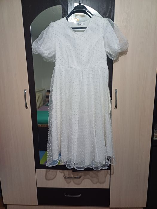 Ақ көйлек сатылады, 1 рез киілген