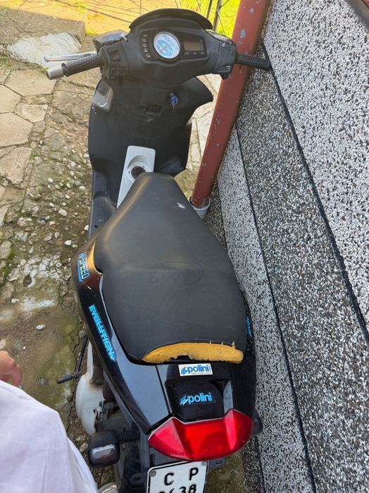 2 броя скутери 250 и 50 кубика