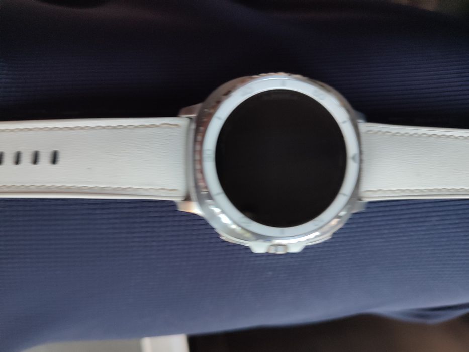 Samsung watch8 белый б/у.