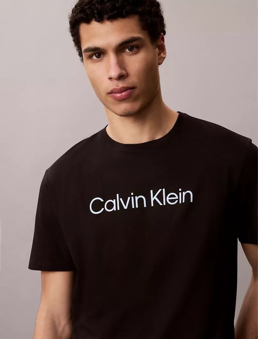 Продам футболку от Calvin Klein