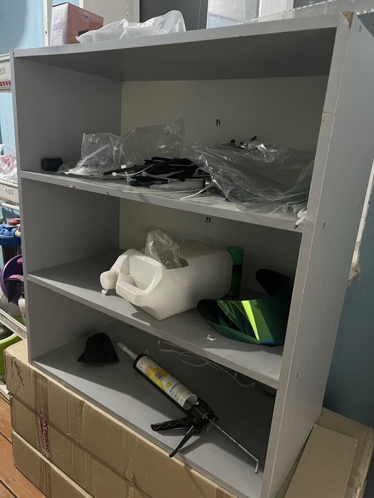 Стеллажи и полки