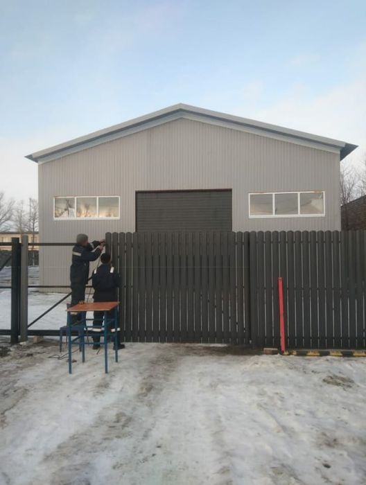 Сварщик, сантехник, электрик.