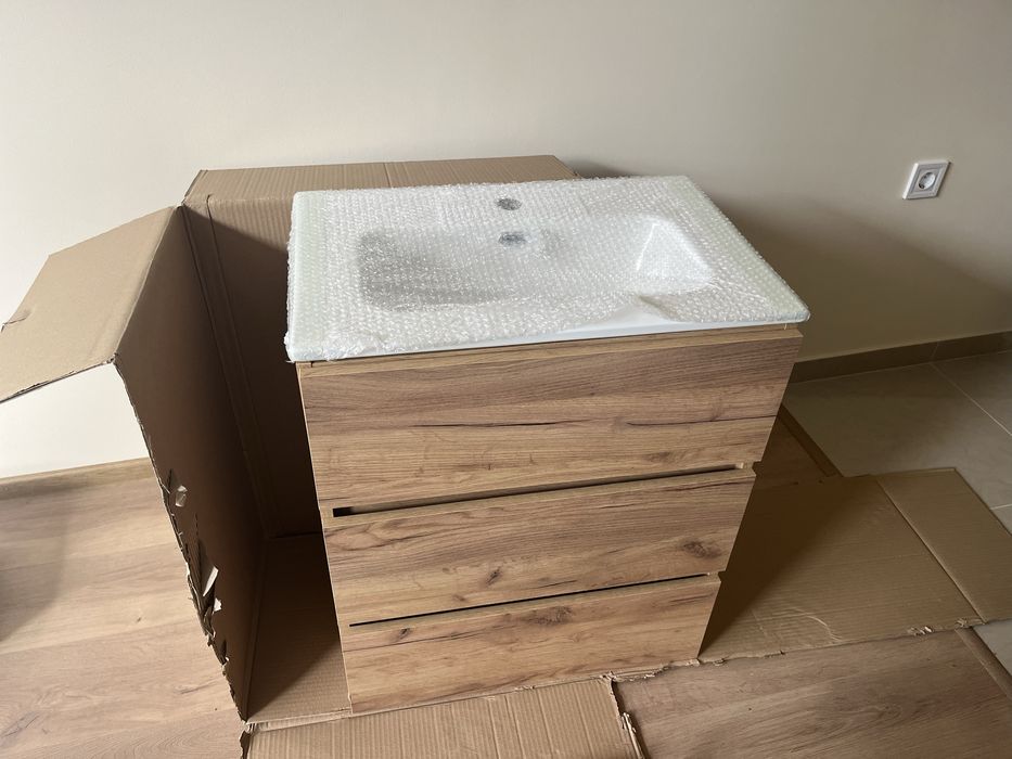 Шкаф за баня  ……