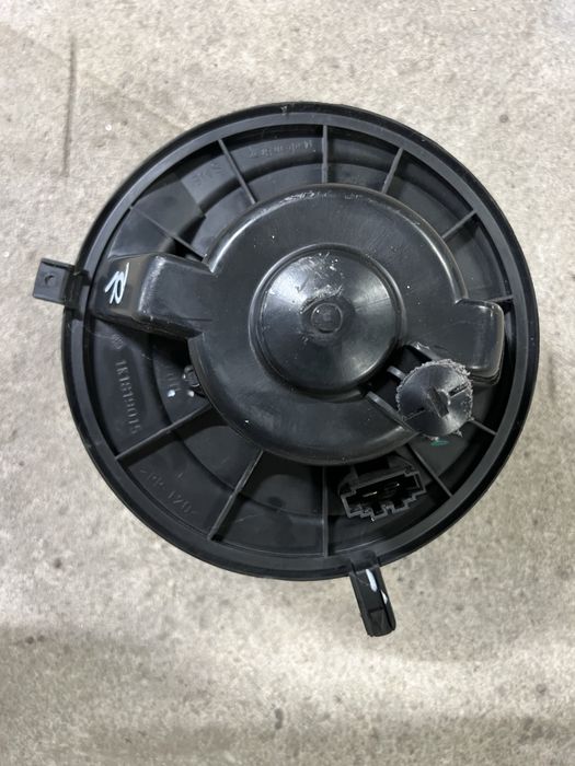 Вентилатор за парно 1К1 819 015 VW Audi Skoda Seat p