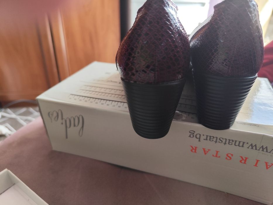 Дамски обувки във вишнав цвят пролетни