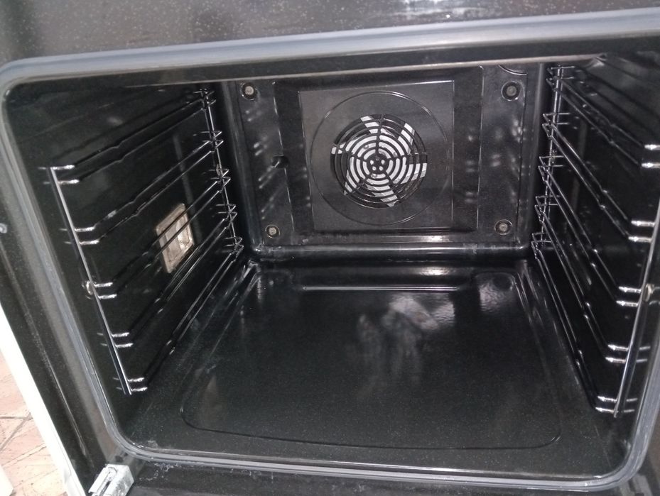 Свободно стояща печка с керамичен плот Voss  2 години Гаранция!