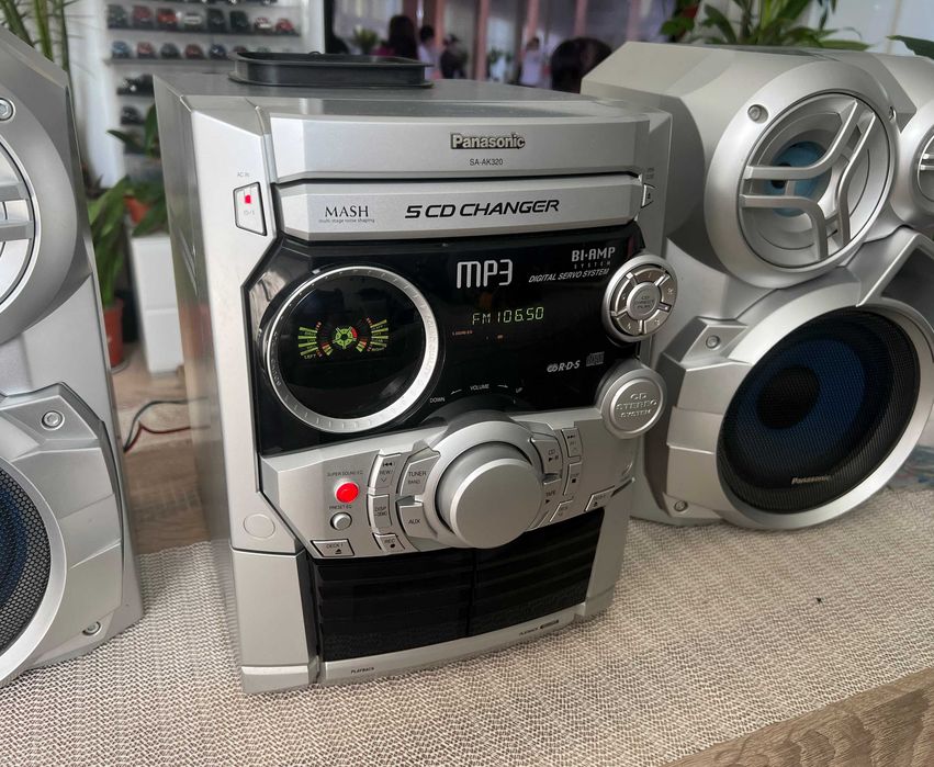 Sistem audio Panasonic SA-AK320  5 CD  MP3  2x125W cu boxe originale