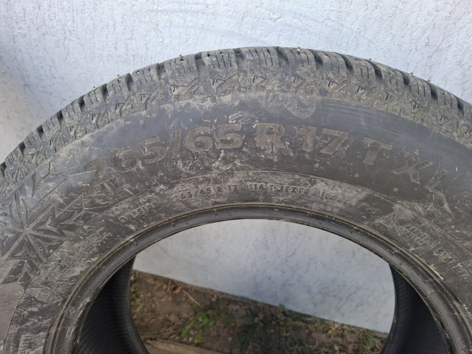 Продам шипованные шины 265/65/17