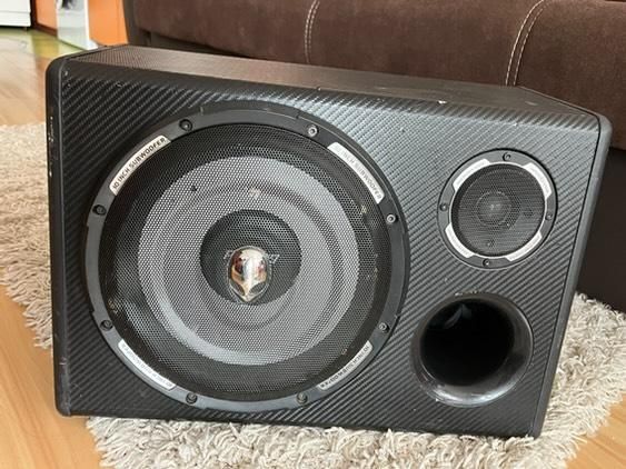 Продавам бас каса Peiying