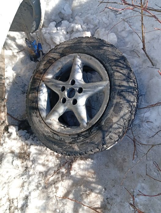 Диски с резиной на Волгу