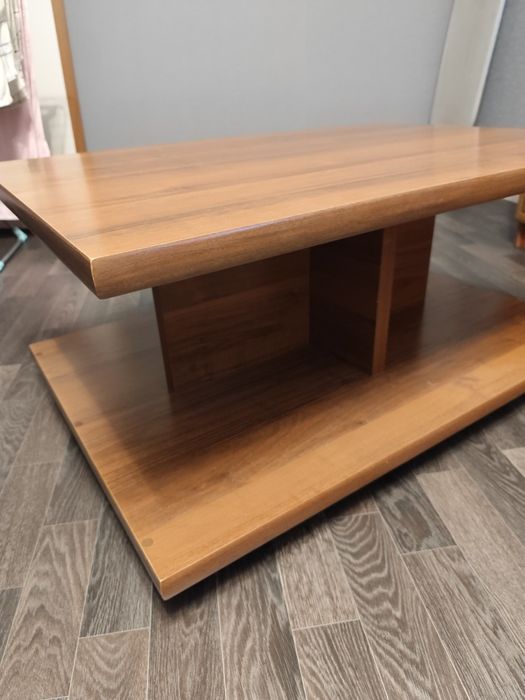 Журнальный столик