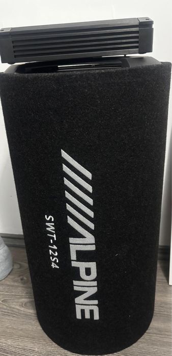 Vand set audio pentru masina - subwoofer, statie, casetofon si cabluri