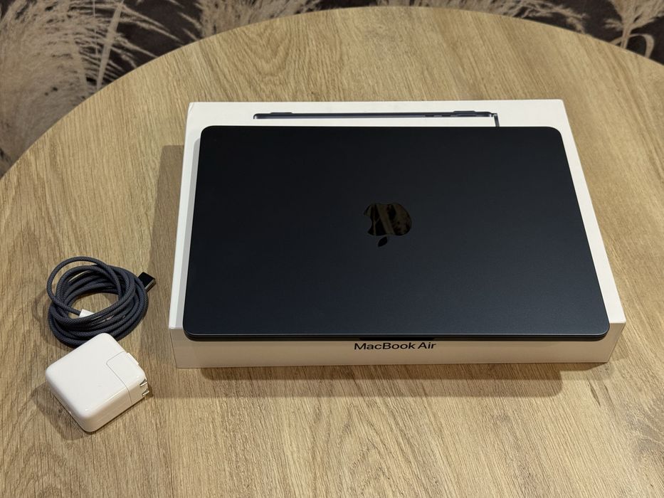 Apple macbook air M2 16gb 256gb