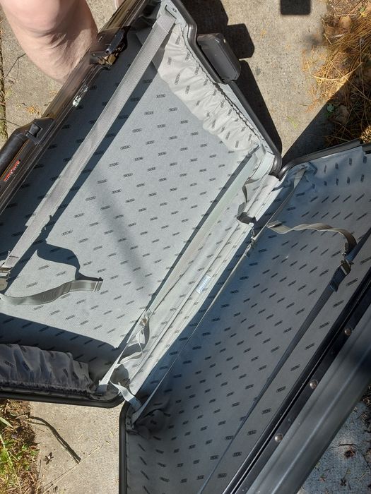 Rimowa valiza troller geamantan