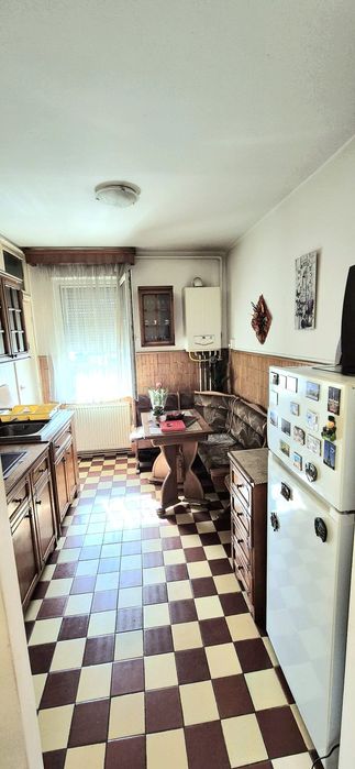 Vand apartament cu 3 camere, confort 1, 2 bai