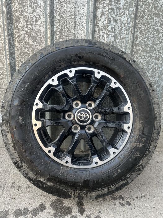 Диски с резиной оригинал Toyota R18 265/70/18