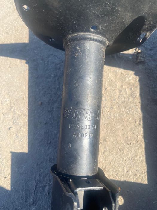 Стойки Ларгус почти новые