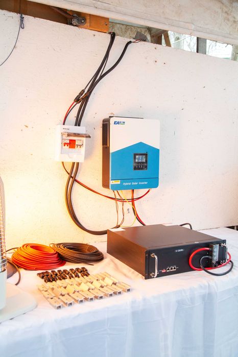 Kit sistem fotovoltaic invertor 7 KW + baterie LIFEPO4 5 KW + 8 panouri 445 W