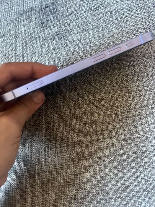 Продам Iphone 12