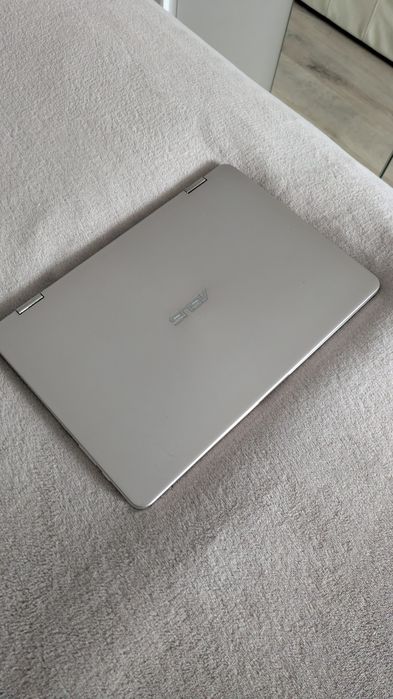 ASUS 2 in 1 ZenBook Flip 14 UX461U, i5 8th gen , DEFECT