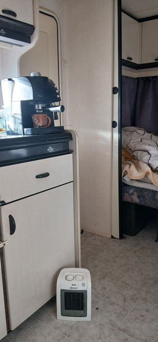 Каравана Хоби 4.3 м,1997 година,перфектна,4 места ,всичко работи