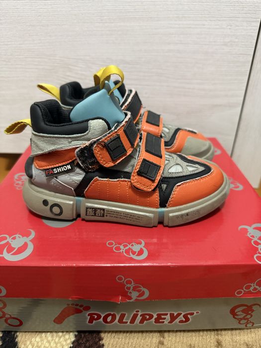 Детские кроссовки