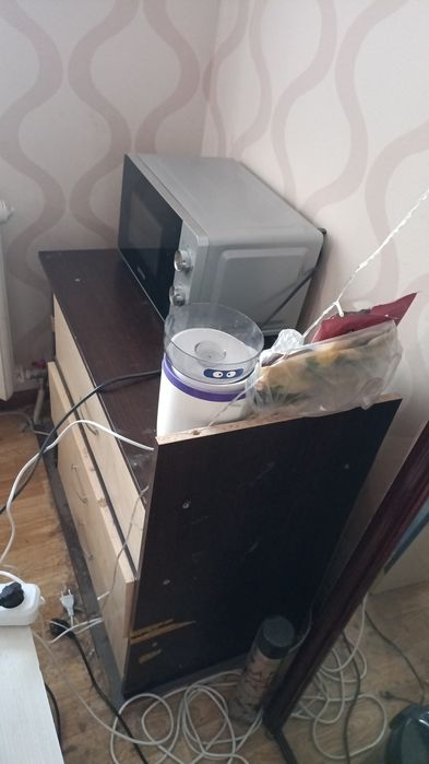 Стол и тумба с ящиками