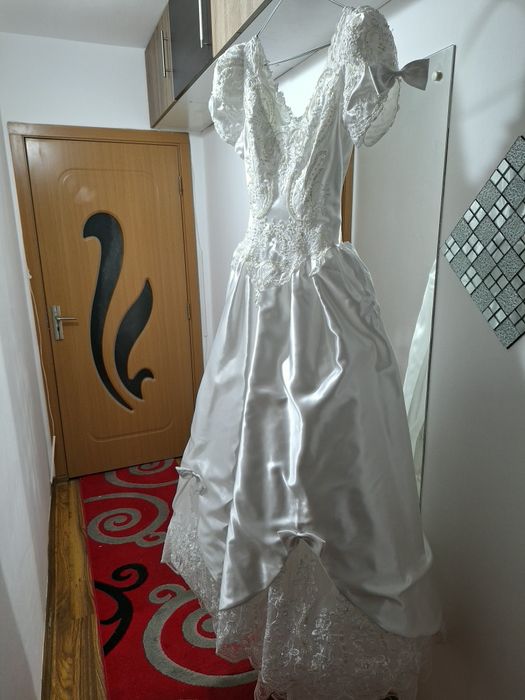 Vând rochie de mireasă